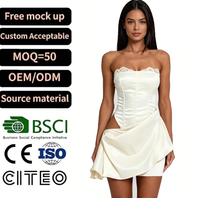 Robe Courte Bustier en Satin Blanc avec Dentelle et Jupe Froncée – Tenue de Soirée Sexy pour Femme, Idéale pour Clubbing et Cocktails Estivaux