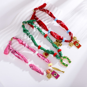 Collane Personalizzate con Sciarpa, Bandana Fatta a Mano con Ciondoli in Acciaio Inossidabile Dorato - Product Image 3