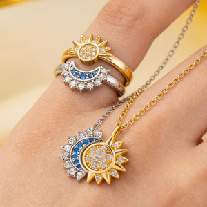 สร้อยคอและแหวนคู่รัก ดีไซน์ซ้อนกันได้ รูปพระอาทิตย์และพระจันทร์ ประดับเพชร ทำจากไทเทเนียมสตีล ไม่หมองคล้ำ - Product Image 1