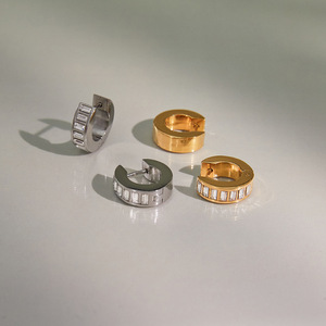 QISEN 2026 Piccoli Orecchini a Cerchio con Zirconi, Minimalisti e Scintillanti, per Donne, in Acciaio Inossidabile, <span class=keywords><strong>Gioielli</strong></span> Impermeabili per Uso Quotidiano - Product Image 4