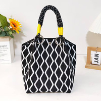 Nouvel Arrivage Sac à Main Tricoté Sac Seau Floral Grande Capacité Sac en Tricot Sac à Bandoulière Carré Décontracté Sac à Main Quotidien Tendance pour Femme