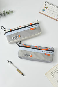 كيس قلم شبكي رمادي خفيف يسمح بالتهوية ، حامل قرطاسية لإغلاق الرباط قابل للتعديل لأقلام الكتابة - Product Image 4