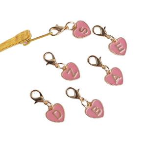 Letras alfabeto dupla face rosa coração Keychain amor gota óleo liga acessórios pingente com fecho lagosta - Product Image 5