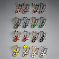 Broche en émail souple personnalisée en gros, motif stéthoscope, pour uniforme, sac ou décoration médicale (médecin, infirmière)
