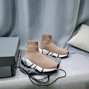 Chaussures décontractées à enfiler de luxe, sur mesure, de qualité supérieure, avec des caractéristiques antidérapantes et rehaussantes, disponibles dans divers styles. - Product Image 4