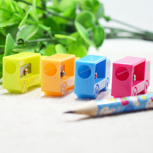 Sacapuntas de Plástico Creativos con Forma de Coche de Dibujos Animados - Product Image 4