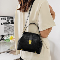 Sac à main rétro en cuir PU effet crocodile pour femme avec fermoir doré, sac bandoulière contrastant pour usage quotidien au bureau