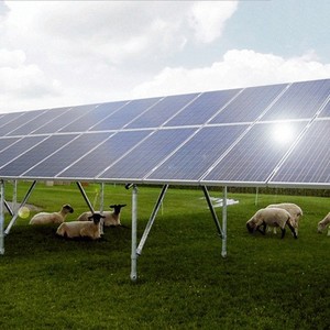 Système de montage solaire au sol en aluminium avec traitement de surface anodisé pour panneaux photovoltaïques - Product Image 1
