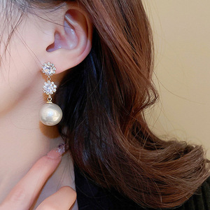 Orecchini Pendenti Eleganti e Minimalisti Ispirati al Torto alla Vaniglia, Gioielli Floreali alla Moda per Donne - Product Image 4