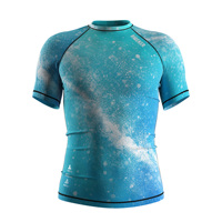 Rashguard Homme Manches Courtes Raglan Doux au Toucher Anti-UV Imprimé Splash Bleu Aqua Voile Surf Haute Respirabilité