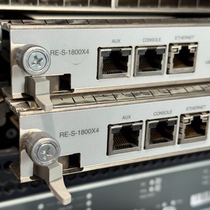 Juniper <span class=keywords><strong>RE</strong></span>-S-1800X4-16G <span class=keywords><strong>POE</strong></span> Routing Engine con Puertos SFP, Capacidad de Conmutación de 2.56 Tbps, Estado Usado, en Stock - Product Image 2