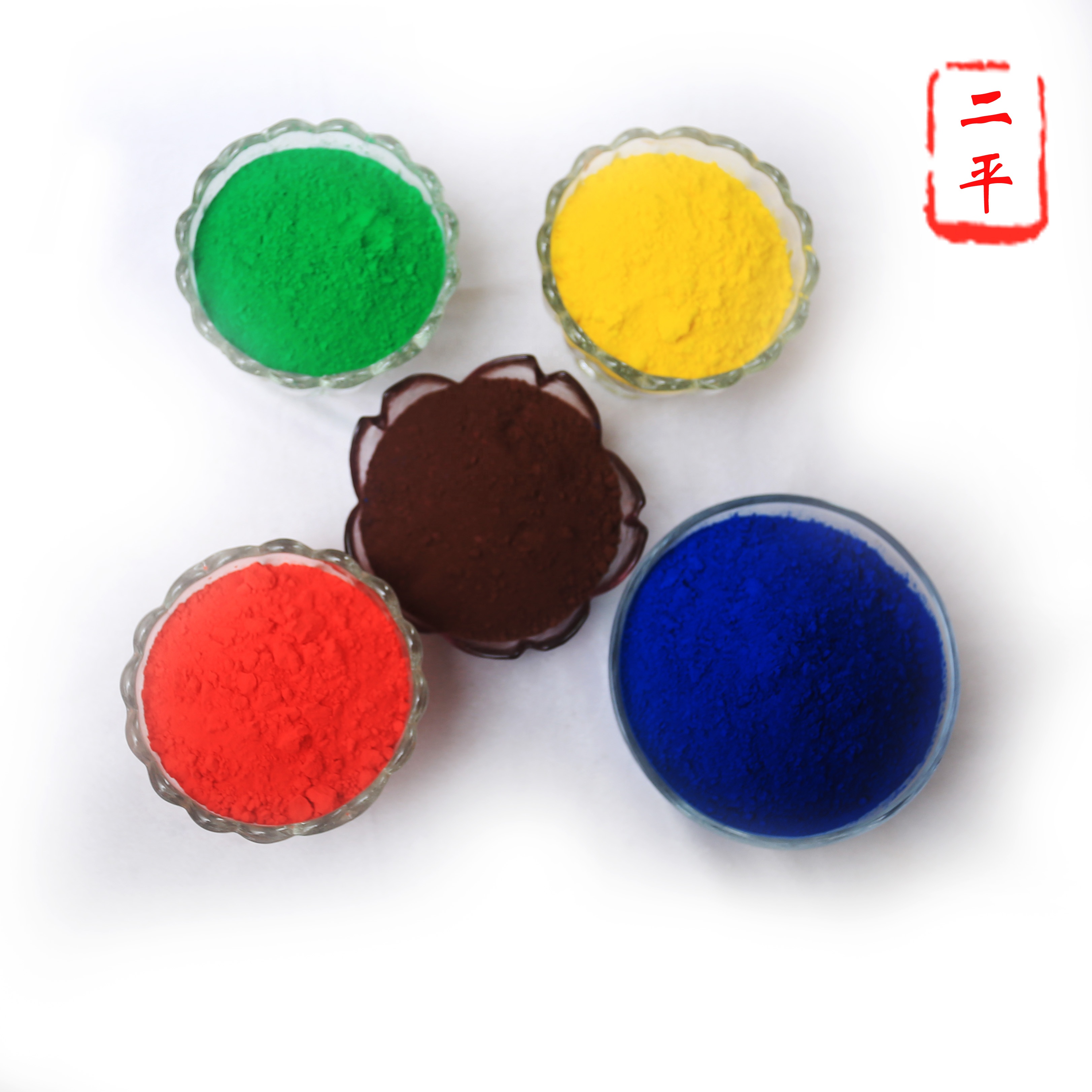 Красно-желтый порошок оксида железа