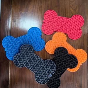 Tapete de Treinamento para Alimentação Lenta de Gato e Cachorro em Forma de Osso com Tigela de Silicone e Ventosa - Product Image 3