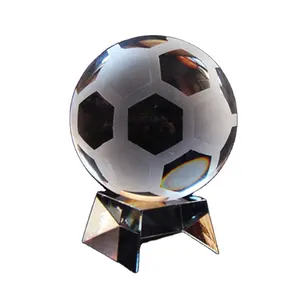 Verre en forme de football avec thème de sport à base de cristal Honneur du trophée de football en cristal