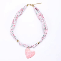 Collar de acero inoxidable con colgante de corazón y choker de seda en capas estilo bohemio, certificado CE, impermeable, joyería llamativa para la playa