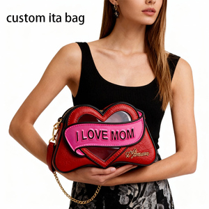 Bolso Bandolera Doble Corazón para el Día de la Madre, Diseño Rojo Novedoso, con Ventana Transparente y Correa de Cadena - Product Image 1