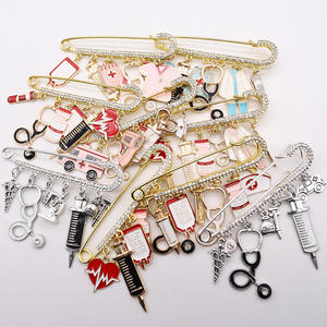 Broche de Enfermeira Personalizado com Strass Médico <span class=keywords><strong>DIY</strong></span>, Broche de Seringa e Estetoscópio, Broche de Enfermeira e Médico com Charme - Product Image 2