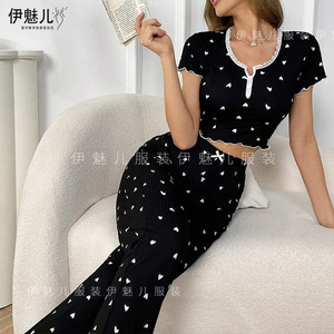 Conjunto de pijama informal para mujer, con estampado de corazones, estilo europeo y americano, de manga corta, color negro. - Product Image 4