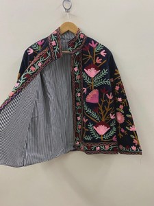 Suzani de Terciopelo Hecho a Mano, Bordado con Motivos Florales y Animales, Botones de Algodón, Transpirable, Ecológico, Estilo Vintage Bohemio, Unisex, Boutique - Product Image 3