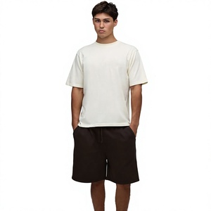 Ensemble T-shirt col rond beige et short marron foncé pour homme, couleur unie, tenue décontractée d'été, tissu tricoté - Product Image 1