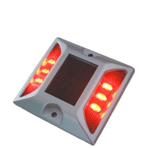 Marqueur de chaussée réfléchissant solaire pour équipement de contrôle du trafic - Product Image 1