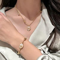 Nouveau collier pendentif perle ronde - Chaîne de cou vintage et luxueuse - Accessoire de cou haut de gamme pour la vente en gros