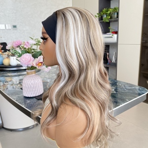 Perruque synthétique ondulée sans lacets, très populaire, en fibre haute température, marron avec mèches blondes, avec bandeau, pour femmes noires - Product Image 2