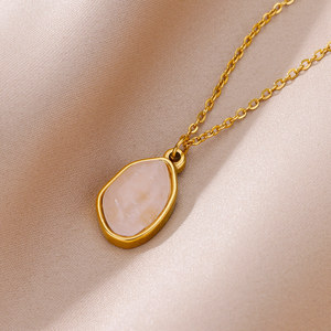 Collier pendentif en cristal de poudre d'<span class=keywords><strong>améthyste</strong></span> minimaliste de haute qualité Design en pierre naturelle avec chaîne à maillons plaquée or - Product Image 3
