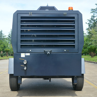 Compresseur d'air à vis lubrifié diesel portable monté sur remorque 450 CFM 10 bars 145 psi 12,5 m/min pour l'exploitation minière au Pérou avec moteur Cummins