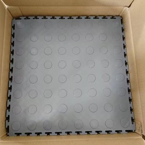 Dalles <span class=keywords><strong>de</strong></span> <span class=keywords><strong>sol</strong></span> emboîtables industrielles en caoutchouc et plastique <span class=keywords><strong>pour</strong></span> garage et couverture <span class=keywords><strong>de</strong></span> drain <span class=keywords><strong>de</strong></span> stationnement, revêtement <span class=keywords><strong>de</strong></span> <span class=keywords><strong>sol</strong></span> extérieur en PVC - Product Image 2
