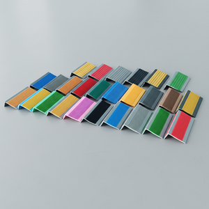 Bande PVC plate antidérapante moderne, écologique et durable pour les bords d'<span class=keywords><strong>escalier</strong></span>, <span class=keywords><strong>bandes</strong></span> de sécurité <span class=keywords><strong>antidérapantes</strong></span>, imperméables, classe B1, résistantes au feu - Product Image 5