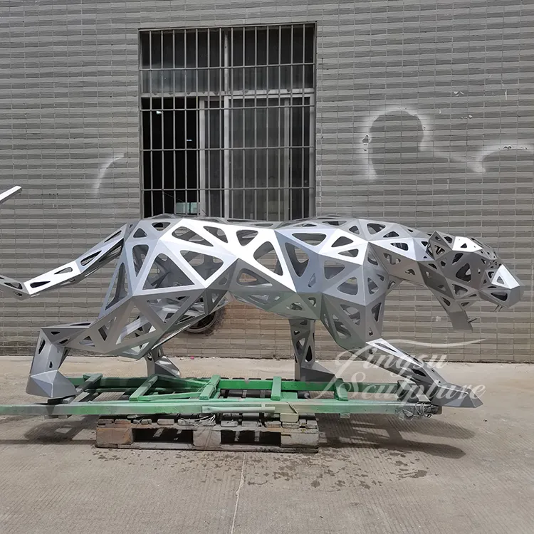 Décoration urbaine moderne d'extérieur sculpture d'animaux couleur or statue de léopard grandeur nature