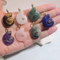 Nouvel Arrivage Pendentif Polyvalent Style Marin en Coquillage et Pierre Naturelle, Cercle en Fer Plaqué Or Véritable