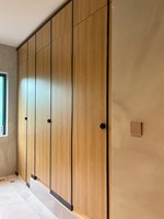 Système de cloisons de toilettes HPL pleine hauteur du sol au plafond pour une intimité maximale