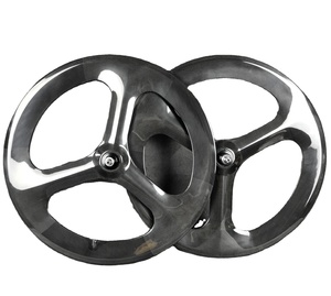 Roues en carbone 700C à <span class=keywords><strong>3</strong></span> rayons 70mm de profondeur 23mm de largeur à engrenage fixe/moyeu de route pour vélo de course sur piste/route Paire de roues en carbone à trois rayons - Product Image 1