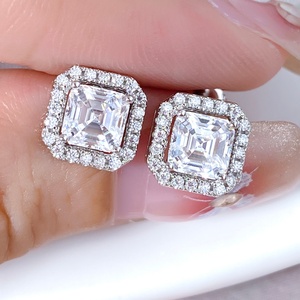 ต่างหูแฟชั่นขายส่ง ประดับเพชร CZ ชุบทอง ทรงเจ้าหญิง ดีไซน์ทันสมัย - Product Image 3