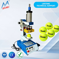 Machine de presse à chaud automatique pneumatique pour l'impression d'étiquettes sur balles de tennis avec hauteur réglable et transfert par sublimation sur surface incurvée