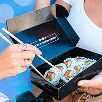Boîte à sushi multi-tailles en matériaux recyclés fabriquée en usine avec couvercle rabattable intégré, fermeture magnétique, pelliculage mat et logo personnalisé pour