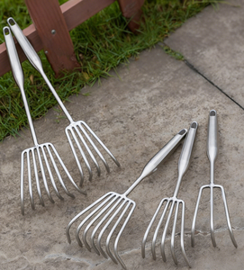 Petit outil de jardinage et de pêche intégré en acier inoxydable, râteau de terrassement efficace - Product Image 1