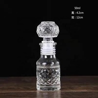 Cadeau personnalisé pour faveurs de mariage Mini bouteille de parfum d'alcool Vide 50ml Petite bouteille de vin en verre fantaisie Carafe avec couvercle en verre Vente en gros