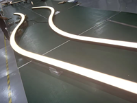 Luminaire suspendu LED à montage rapide, forme personnalisable, idéal pour les bureaux et les centres commerciaux