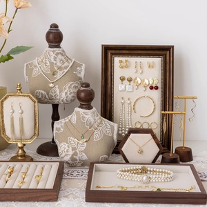 Support <span class=keywords><strong>de</strong></span> présentation <span class=keywords><strong>de</strong></span> bijoux en bois <span class=keywords><strong>de</strong></span> <span class=keywords><strong>voiture</strong></span> vintage brodé, mannequin demi-corps, support pour collier, porte-boucles d'oreilles, plateau pour bagues, présentoir <span class=keywords><strong>de</strong></span> <span class=keywords><strong>comptoir</strong></span> pour bijoux - Product Image 2