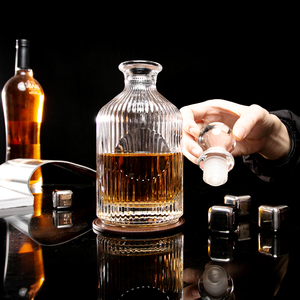 Carafe à whisky de luxe en cristal côtelé sans plomb avec bouchon hermétique 500 ml, bouteille à liqueur en verre cannelé pour <span class=keywords><strong>Scotch</strong></span> et <span class=keywords><strong>Bourbon</strong></span> - Product Image 4
