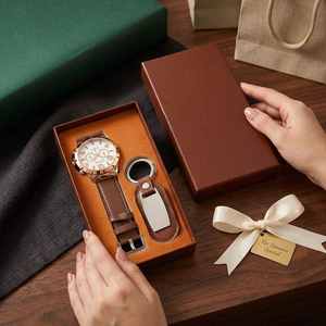 Set de Regalo de Reloj de Cuero Hecho <span class=keywords><strong>a</strong></span> <span class=keywords><strong>Mano</strong></span> Minimalista <span class=keywords><strong>para</strong></span> Profesionales de Negocios, <span class=keywords><strong>Regalos</strong></span> Exquisitos <span class=keywords><strong>para</strong></span> <span class=keywords><strong>el</strong></span> Dí<span class=keywords><strong>a</strong></span> <span class=keywords><strong>del</strong></span> <span class=keywords><strong>Padre</strong></span> y Clientes con Llavero de Papel - Product Image 5