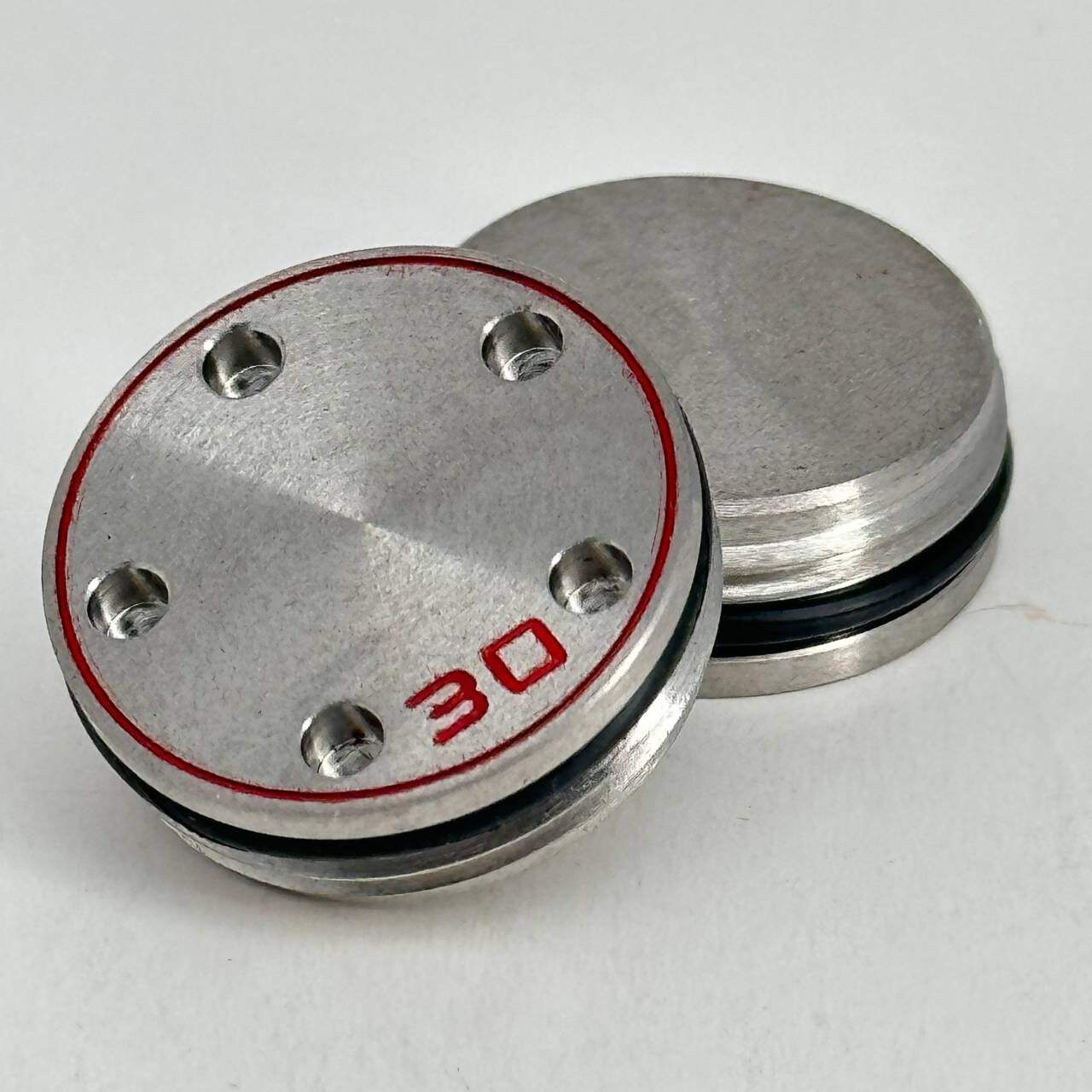 1 ชิ้น สีเงินพร้อมวงแหวนสีแดง น้ำหนัก 30 กรัม