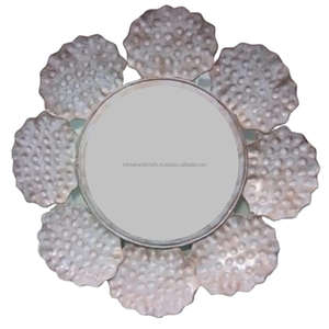 Espejo de pared para el hogar moderno dorado con forma de flor - Product Image 2