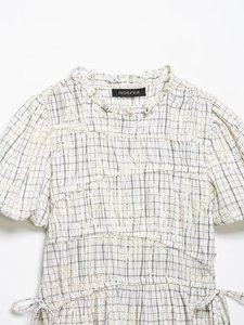 Completo coordinato due pezzi da <span class=keywords><strong>donna</strong></span> primavera 2026: camicetta a quadri con volant e gonna ricamata con fiocco, personalizzabile OEM/ODM da fabbrica di <span class=keywords><strong>abbigliamento</strong></span> cinese - Product Image 6