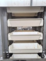 Lebensmittelechter Automatischer Vertikaler Z-Typ Schaufeltransporter aus 304 Edelstahl mit Antibakterieller Wirkung und Einstellbarer Geschwindigkeit