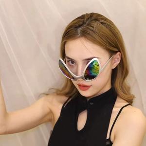 Lunettes Alien amusantes, lunettes de soleil futuristes, monture verte en PC, protection UV375, nouveauté pour fête d'Halloween - Product Image 2