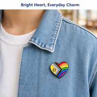 Broche personnalisée en émail souple Cœur Arc-en-ciel Fierté LGBT, Badge métallique, Vente en gros OEM ODM Marque Privée